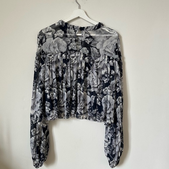 Intermix Charlotte Pleated Floral Boxy Silk Blouse In Navy Size M - Picture 7 of 12